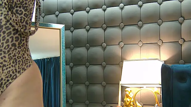 Snapshot of LeyaCass chatting on February 2, 7:20 am LeyaCass online show from February 2, 7:20 am