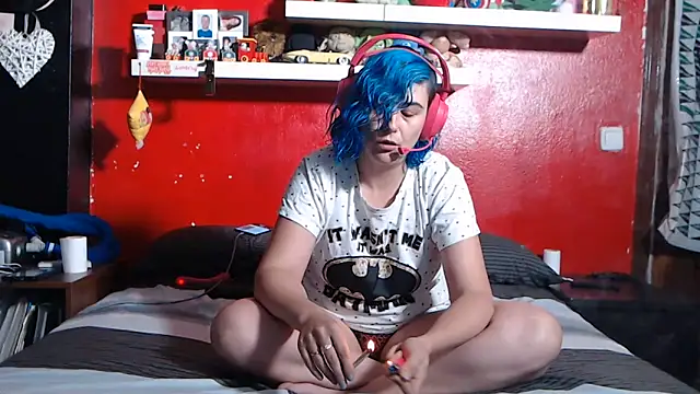 Snapshot of sukii93 chatting on June 1, 7:37 pm sukii93 online show from June 1, 7:37 pm