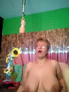 Isabelle Lov18 online show from January 3, 8:00 am