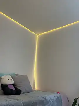 AmmyCollinsW online show from April 18, 7:07 pm