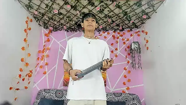 Fresahot2005 online show from November 22, 10:14 am