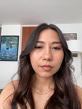 Aimilayne online show from May 3, 5:30 pm