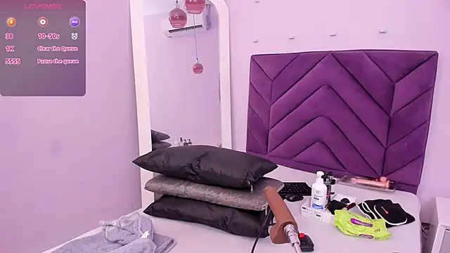 Maddyjohnsonn online show from December 12, 3:43 am