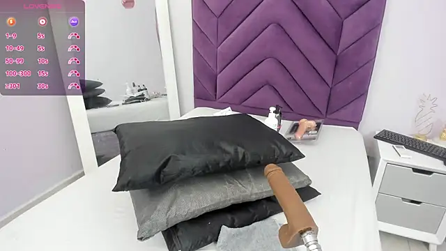 Maddyjohnsonn online show from December 18, 3:47 am