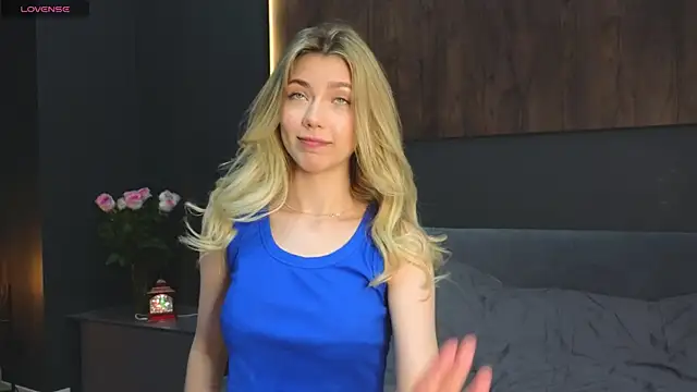 Snapshot of Rainaslater chatting on December 11, 7:36 pm Rainaslater online show from December 11, 7:36 pm