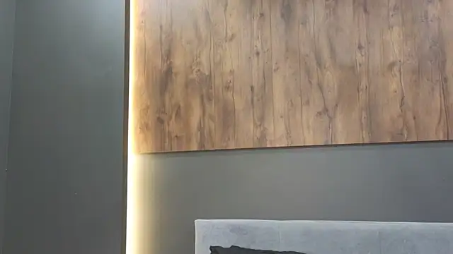 Snapshot of Rainaslater chatting on December 18, 10:57 pm Rainaslater online show from December 18, 10:57 pm