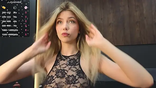 Snapshot of Rainaslater chatting on December 24, 8:27 pm Rainaslater online show from December 24, 8:27 pm