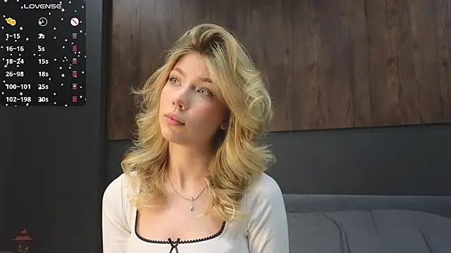 Snapshot of Rainaslater chatting on January 7, 7:59 pm Rainaslater online show from January 7, 7:59 pm