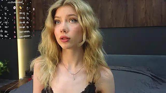 Snapshot of Rainaslater chatting on February 21, 8:49 pm Rainaslater online show from February 21, 8:49 pm