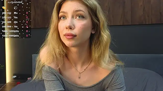 Snapshot of Rainaslater chatting on February 23, 11:58 pm Rainaslater online show from February 23, 11:58 pm