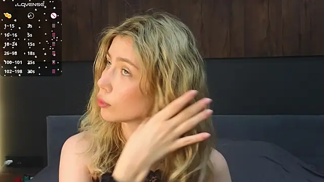 Snapshot of Rainaslater chatting on February 25, 9:24 pm Rainaslater online show from February 25, 9:24 pm