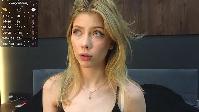 Snapshot of Rainaslater chatting on March 1, 8:21 pm Rainaslater online show from March 1, 8:21 pm