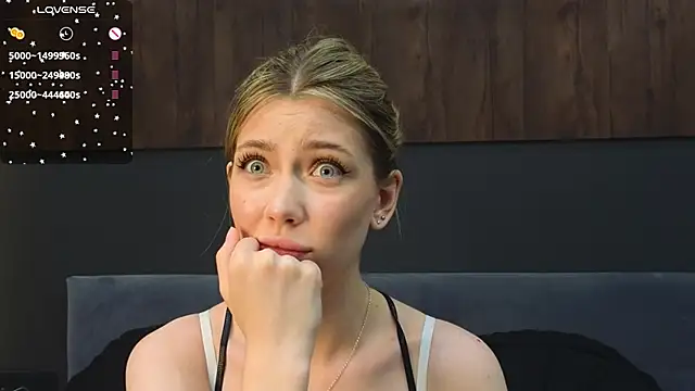 Snapshot of Rainaslater chatting on March 1, 11:26 pm Rainaslater online show from March 1, 11:26 pm