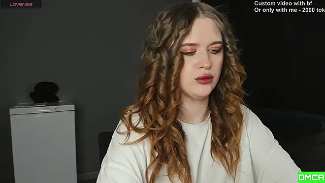 Pinku kitsune online show from February 14, 8:00 am