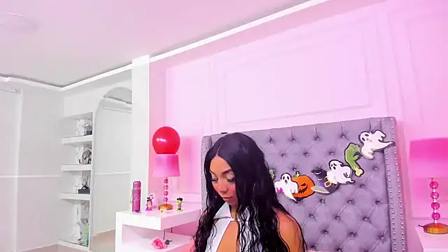 HaileeRoberts online show from October 16, 12:50 pm