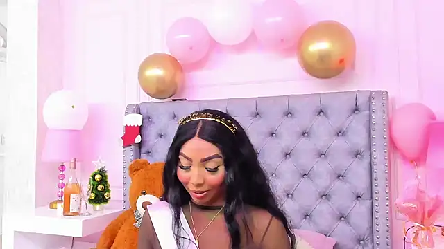 HaileeRoberts online show from December 18, 12:33 pm