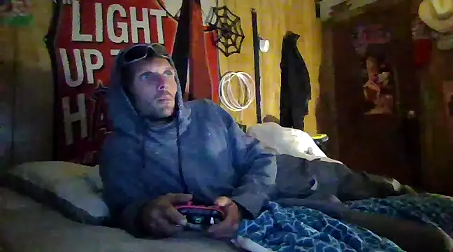 Snapshot of luke_thighwalker2469 chatting on December 21, 5:25 am luke thighwalker2469 online show from December 21, 5:25 am