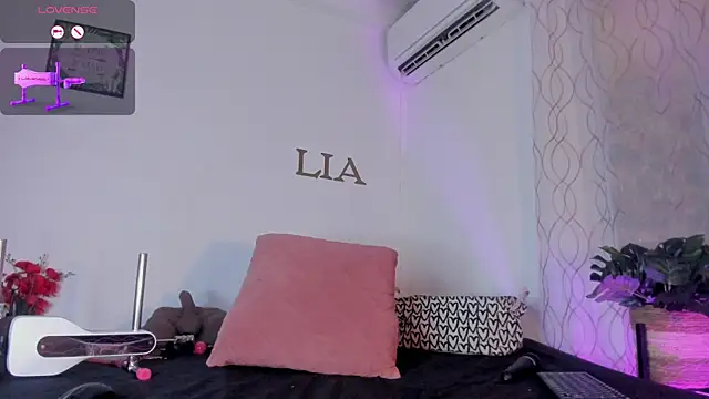 Lia johnsonn online show from March 26, 11:27 am