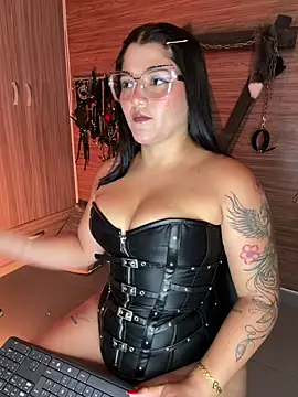 Snapshot of yey_bdsm chatting on April 24, 5:04 pm yey bdsm online show from April 24, 5:04 pm