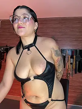 Snapshot of yey_bdsm chatting on May 1, 4:44 pm yey bdsm online show from May 1, 4:44 pm