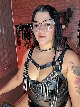 Snapshot of yey_bdsm chatting on May 9, 3:28 pm yey bdsm online show from May 9, 3:28 pm