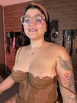 Snapshot of yey_bdsm chatting on May 24, 3:50 pm yey bdsm online show from May 24, 3:50 pm