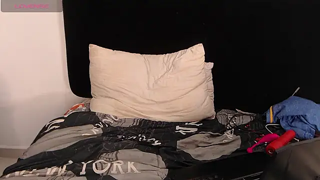 lolaa staars online show from December 1, 4:29 pm