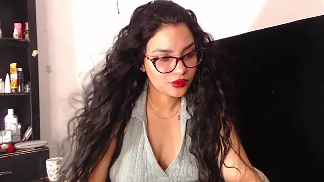 lolaa staars online show from December 13, 9:13 am