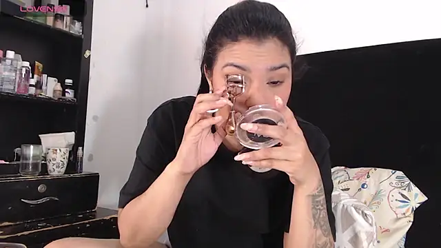 lolaa staars online show from January 26, 1:41 am