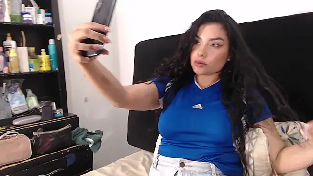 lolaa staars online show from February 8, 2:26 am