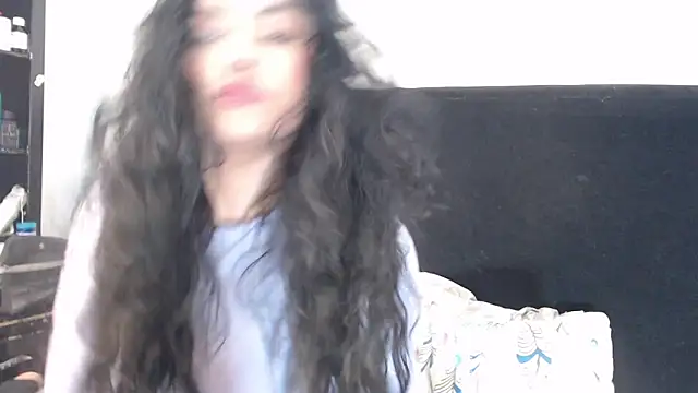 lolaa staars online show from February 9, 3:00 am