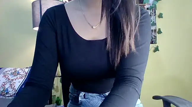 Snapshot of Nicole-wallace chatting on January 17, 11:27 am Nicole-wallace online show from January 17, 11:27 am