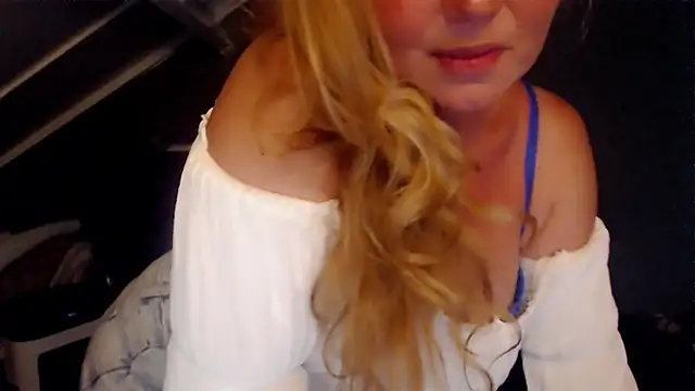 roxanna24 online show from July 23, 7:12 pm