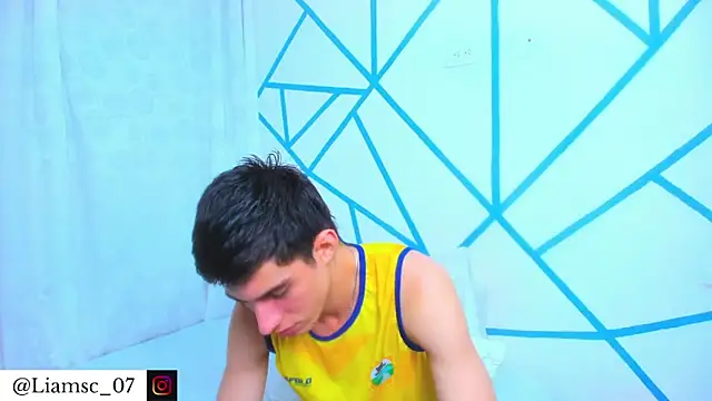 liam scott77 online show from December 17, 1:22 am