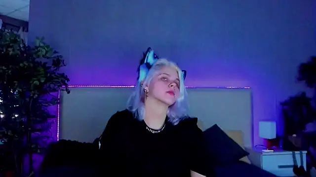 Snapshot of JoannLowe chatting on January 10, 9:10 pm JoannLowe online show from January 10, 9:10 pm
