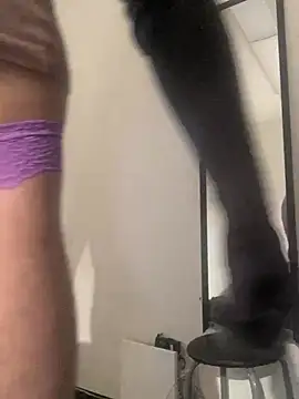 Snapshot of MiamiBang chatting on January 4, 11:43 am MiamiBang online show from January 4, 11:43 am