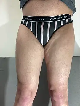 Snapshot of MiamiBang chatting on March 5, 11:49 am MiamiBang online show from March 5, 11:49 am