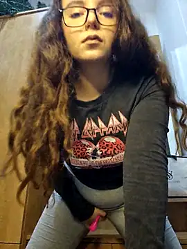 Snapshot of LineaDemie chatting on November 11, 6:08 pm LineaDemie online show from November 11, 6:08 pm