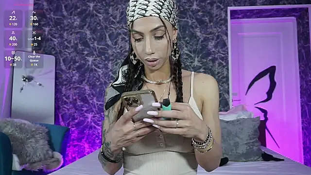 BrianaGolddenn online show from May 27, 7:33 pm