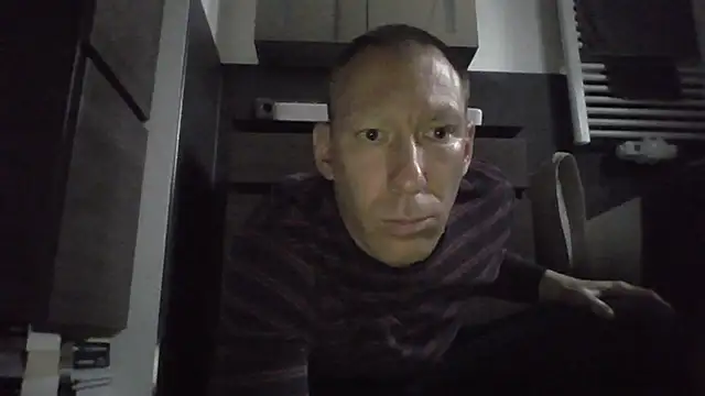 Snapshot of JAK-81 chatting on April 13, 5:24 am JAK-81 online show from April 13, 5:24 am