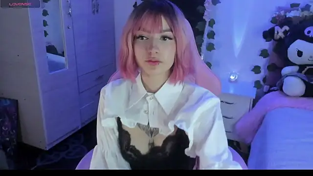 Snapshot of cami_mila9 chatting on March 4, 5:11 am cami mila9 online show from March 4, 5:11 am