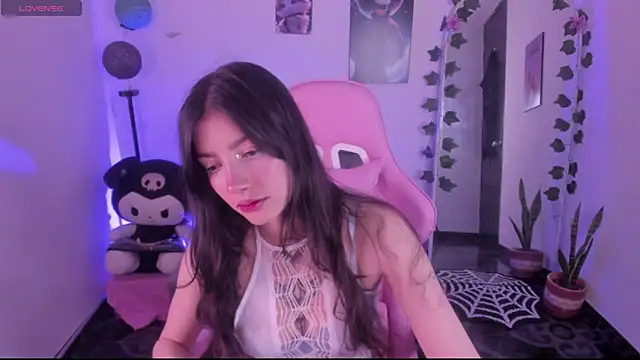 Snapshot of cami_mila9 chatting on October 6, 11:02 pm cami mila9 online show from October 6, 11:02 pm