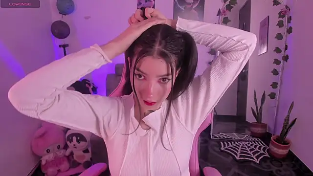 Snapshot of cami_mila9 chatting on October 16, 9:49 pm cami mila9 online show from October 16, 9:49 pm