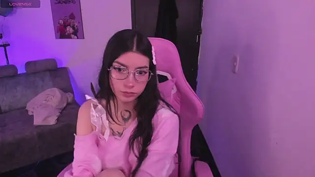 Snapshot of cami_mila9 chatting on December 1, 10:26 pm cami mila9 online show from December 1, 10:26 pm