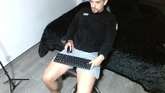 Snapshot of Ian_Daviz chatting on February 15, 8:57 am Ian Daviz online show from February 15, 8:57 am