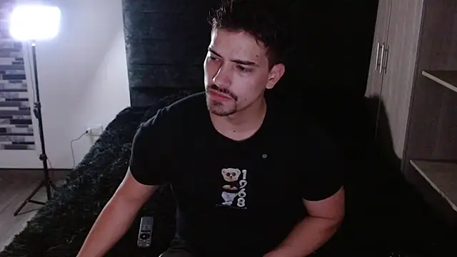 Snapshot of Ian_Daviz chatting on March 2, 7:32 pm Ian Daviz online show from March 2, 7:32 pm