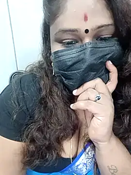 Snapshot of simran21 chatting on January 23, 1:13 pm simran21 online show from January 23, 1:13 pm