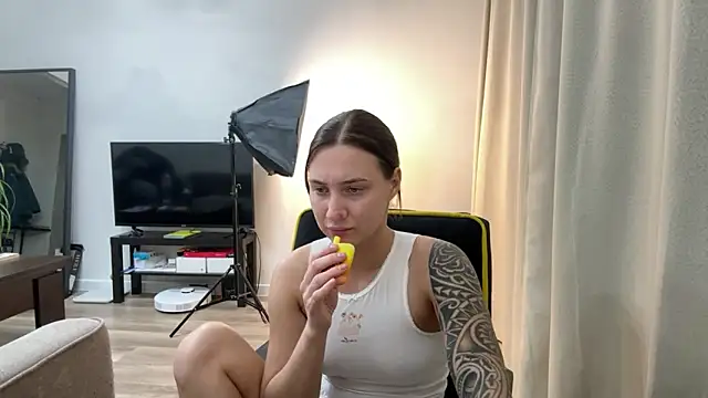Snapshot of AnneBall chatting on December 3, 1:54 pm AnneBall online show from December 3, 1:54 pm