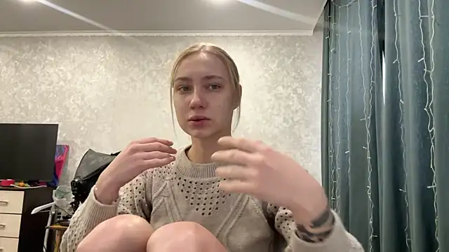 Snapshot of AnneBall chatting on December 30, 9:37 am AnneBall online show from December 30, 9:37 am