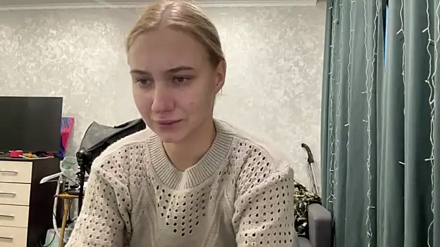 Snapshot of AnneBall chatting on December 30, 12:42 pm AnneBall online show from December 30, 12:42 pm